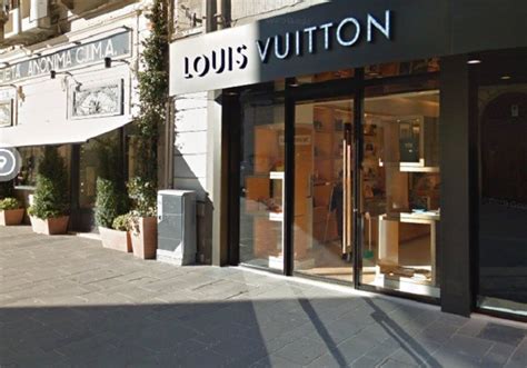 louis vuitton bari cerca personale|Bari, Louis Vuitton cerca personale in via Sparano: .